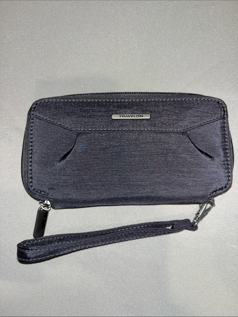 Travelon shimmery Gray Wristlet Zip Wallet with Detachable Strap